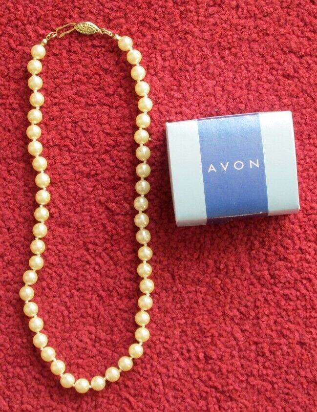 'AVON' PRETTY PEARL NECKLACE, BRAND NEW & BOXED, 18; LONG, GOLD COLOURED CLASP