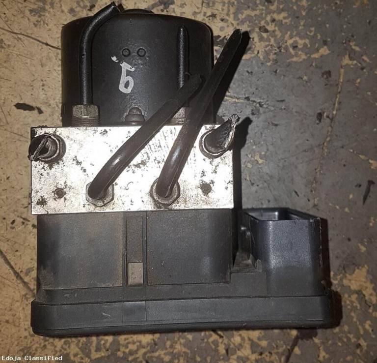 Volvo C30 2.0 Diesel ABS Pump 30736589A 2008