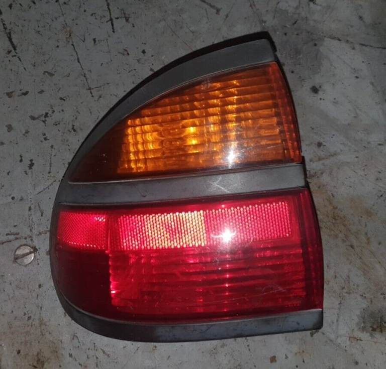 Renault Laguna Left Side Rear Light 2000