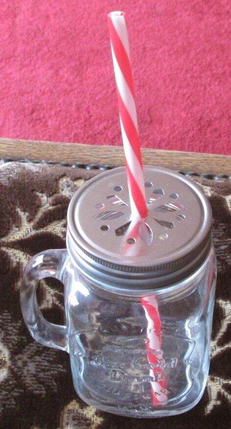 QUALITY GLASS DRINKING JAR, SCREW TOP LID & STRAW, BRAND NEW NEVER USED IDEAL COLD DRINKS
