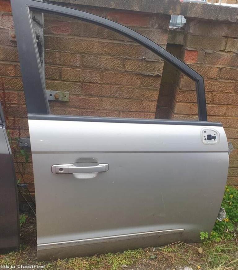 Ssangyong Rodius Right Side Front Door Silver 2007