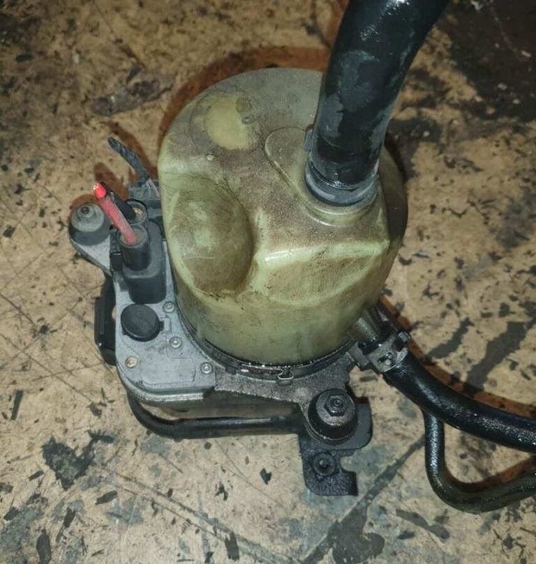 Volvo S40 1.6 D Power Steering Pump 2006