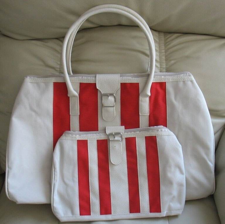 2 PIECE SET - LARGE ZIPPED HOLDALL & MATCHING ZIPPED BAG, RED AND WHITE DESIGN, VGC