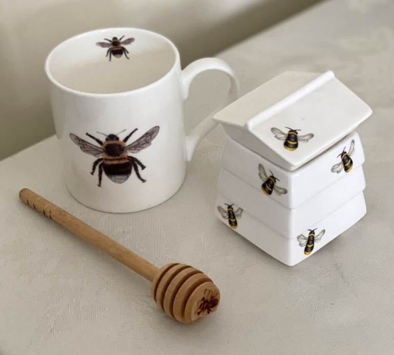 BEES, FINE BONE CHINA, VINTAGE BEEHIVE HONEY POT, PLUS STICK, AND BEE MUG, VGC.