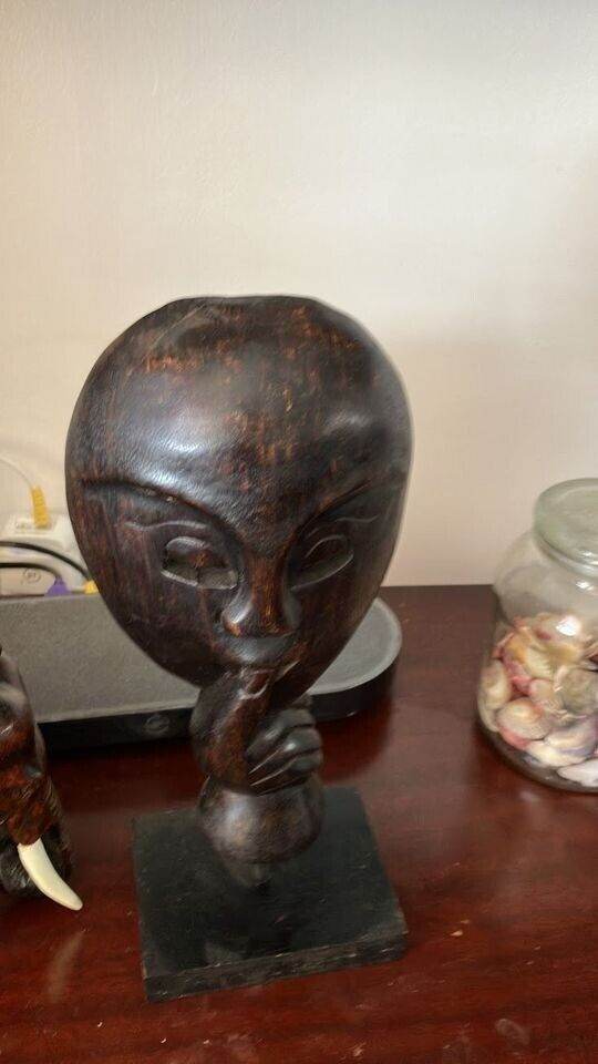 Mask face (showpiece)