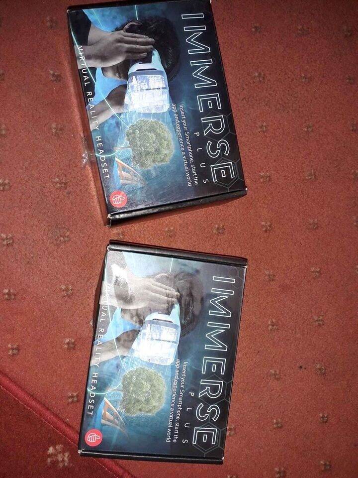 VR ( VIRTUAL REALITY HEAD SET )