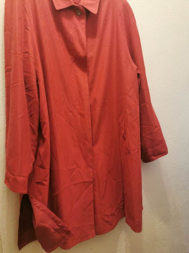 Red Lady's trench under the knee 