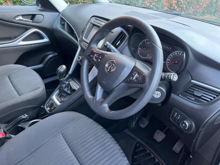 2017 Vauxhall Zafira Tourer 1.6 CDTi ecoTEC Design Euro 6 (s/s) 5dr MPV Diesel Manual