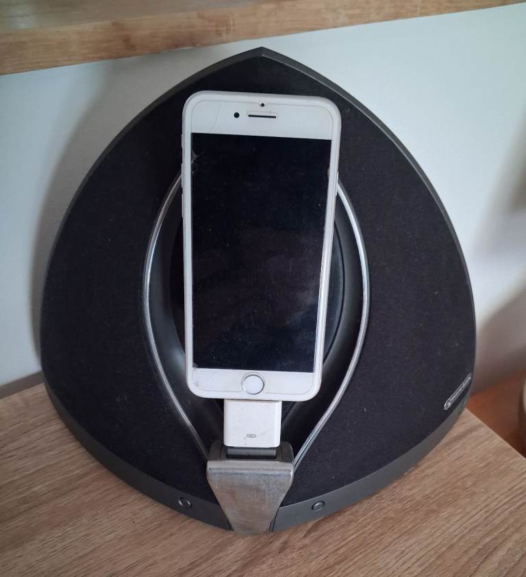Phone docking speaker