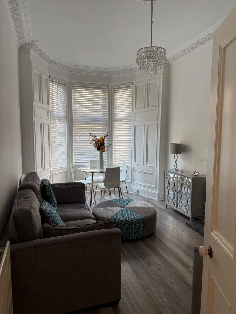 Fully Furnished two bed 2 Bedroom Ground Floor Flat – Meadowbank – Available 1st Feb