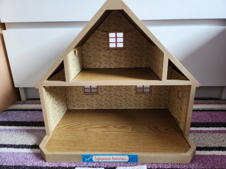 Vintage Sylvanian Families country cottage