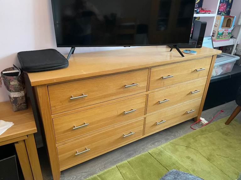 Large Solid Oak Chest of Drawers / TV Stand