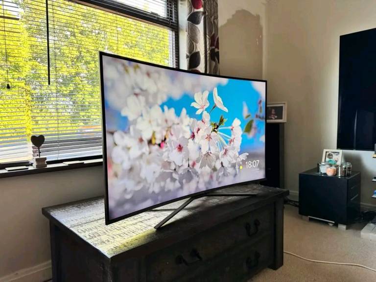Samsung Curved 4K Smart TV