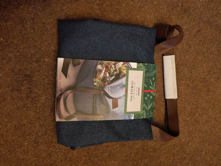 New Lakeland wreath and garland storage bag. 