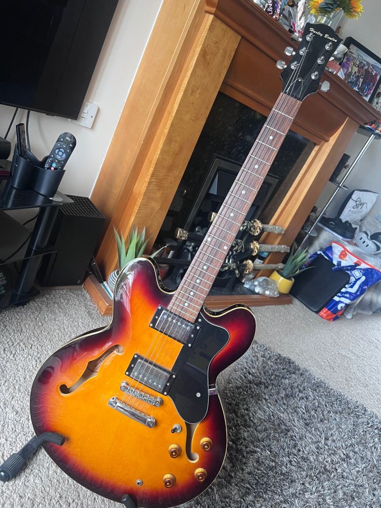 Harley Benton 335 copy in sunburst 