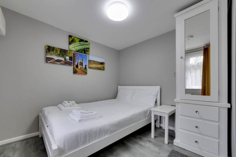 1 Bedroom Studio flat (including bills)