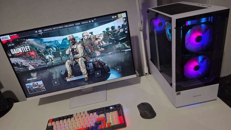 White Gaming Computer PC 180Hz Geforce RTX 2070Super Ryzen 7 16x 4.4Ghz T Ram m. 32GB SSD 3.5TB