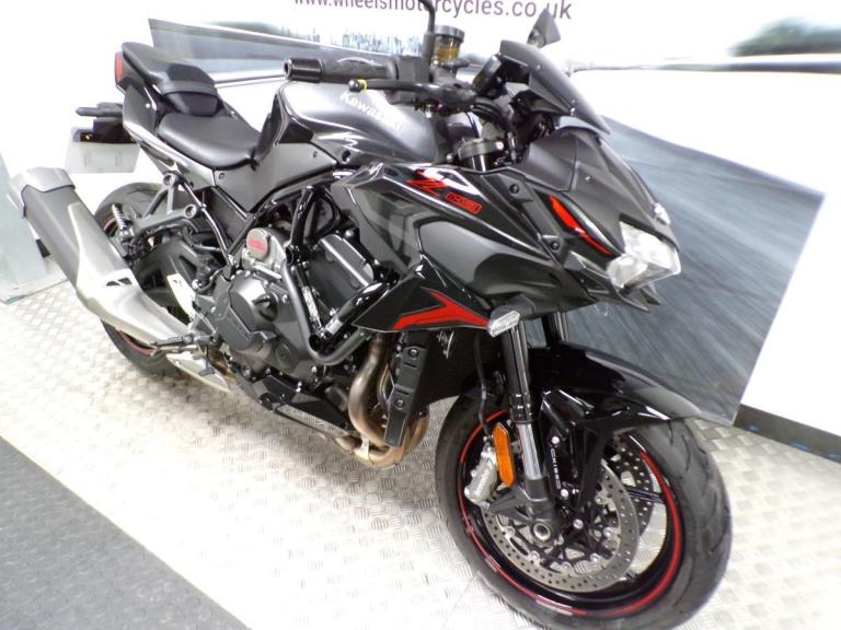 2025 KAWASAKI ZH2 WITH ONLY 1245 MILES FROM NEW