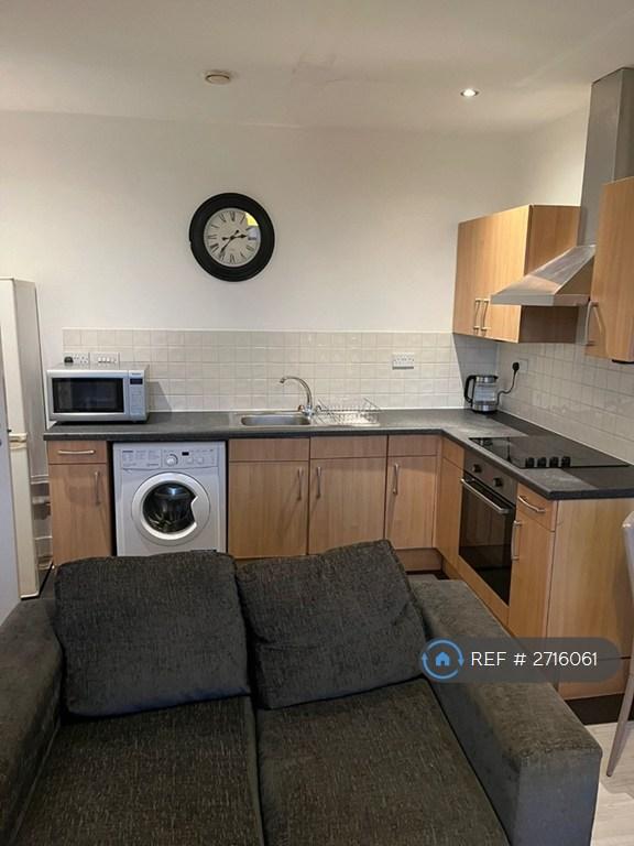 2 bedroom flat in City Heights, Salford, M3 (2 bed) (#2716061)