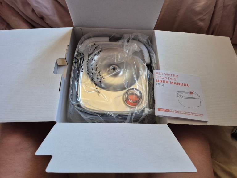 NEW DOG/CAT WATER FOUNTAIN LARGE