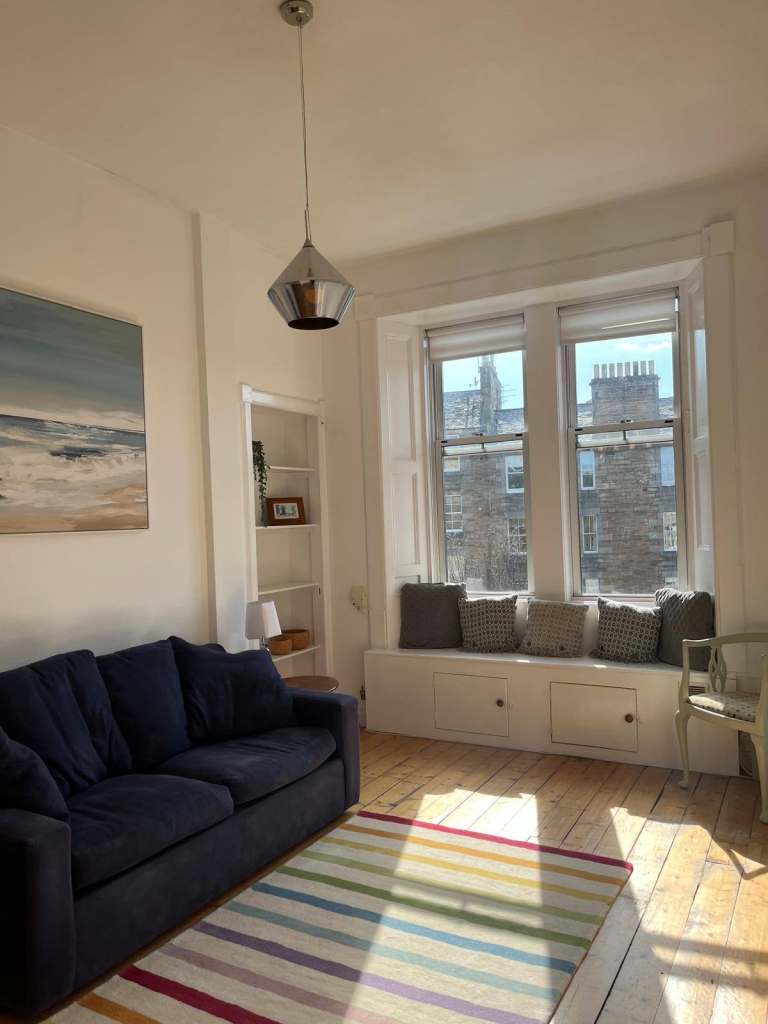 Bright & Spacious 1-Bed, 1-Box Top Floor Flat in Stockbridge – Fully Furnished – Available 25th Aug