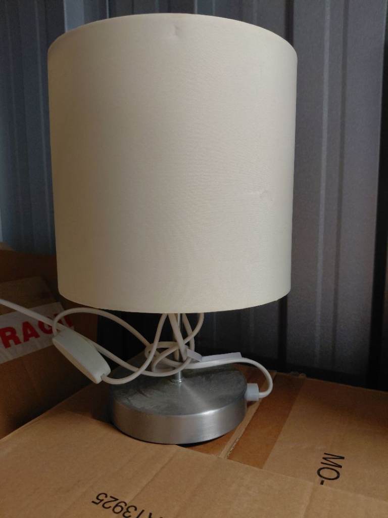 Cream Table Lamp with Metal Base – Good Condition