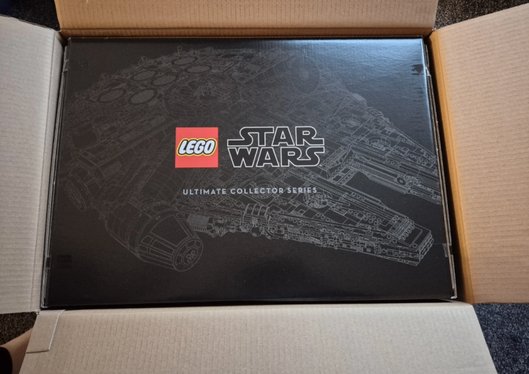 LEGO Star Wars 75192 Ultimate Collector Series Millennium Falcon