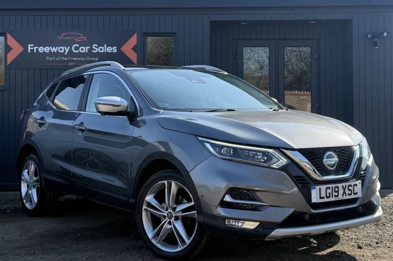 NISSAN QASHQAI 1.3 DIG-T N-Motion Petrol Manual Euro 6, Sat Nav, Pan Roof, DAB