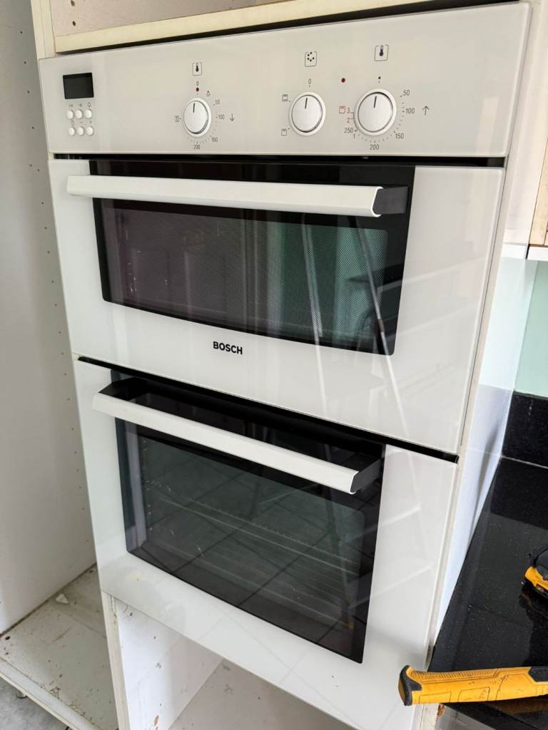 Bosch Double Oven and Gas Hob – White, Good Condition