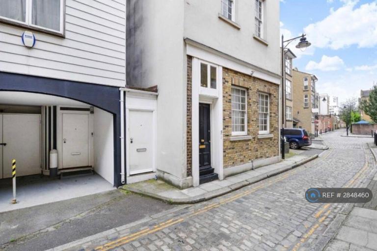 1 bedroom flat in Cold Harbour Waterfront, London, E14 (1 bed) (#2848460)