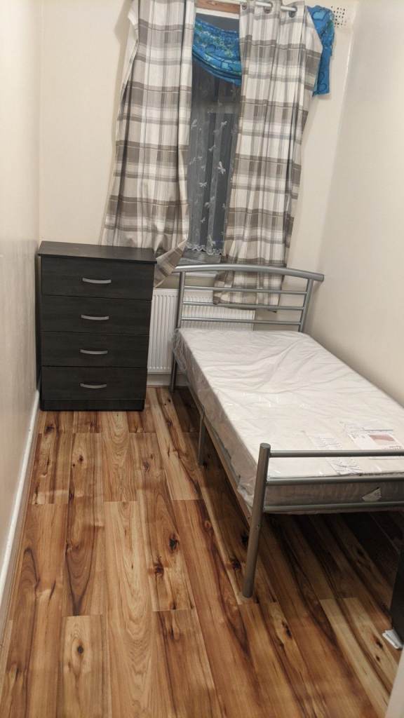 Single Room with Bills £575