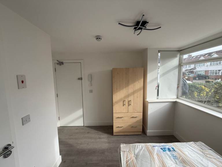 BENEFITS ACCEPTED - Studio Flat Available in Southall Hayes UB4