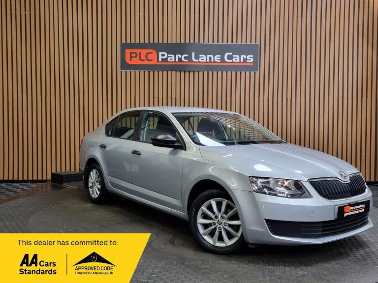 2013 Skoda Octavia 1.2 TSI S Hatchback 5dr - ONLY 40000 MILES - 10 SERVICES -