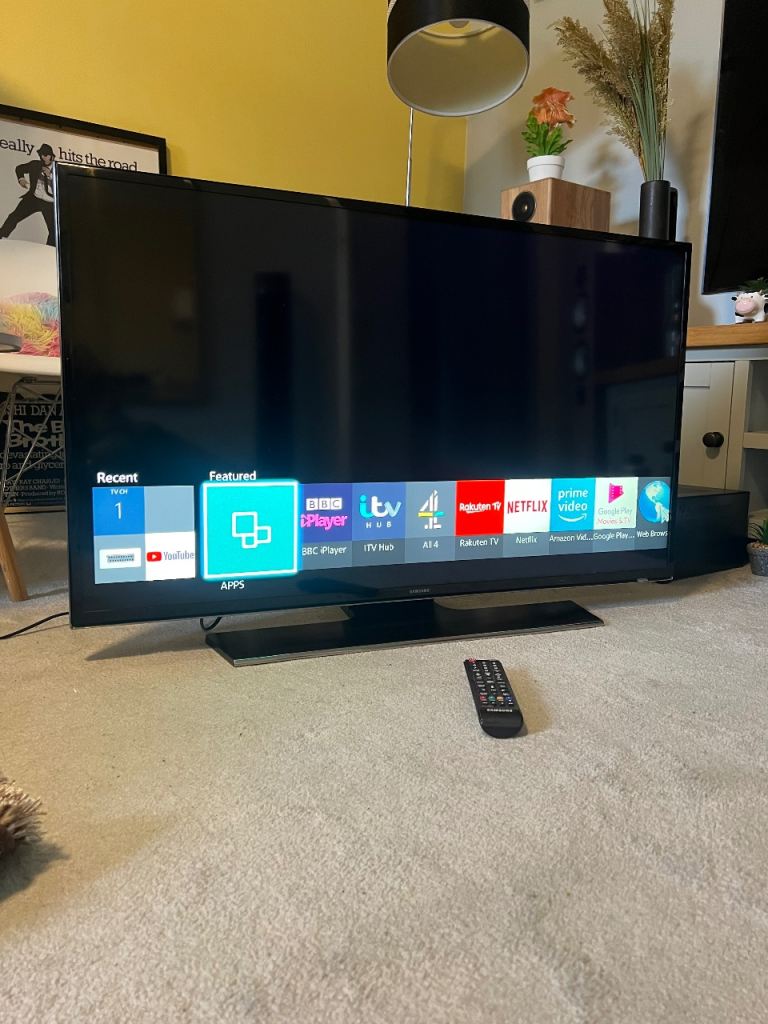 Samsung 40 Inches 4k Smart UHD Smart HDR TV