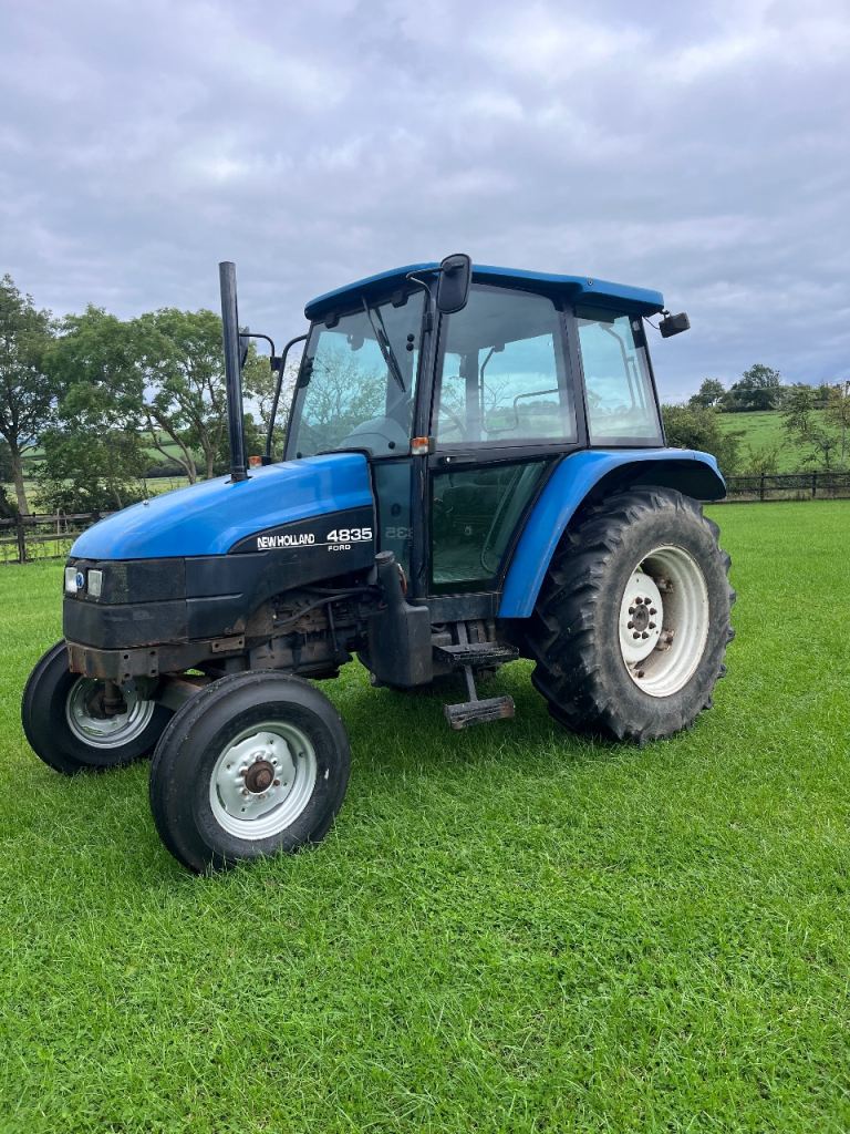 New Holland 4835
