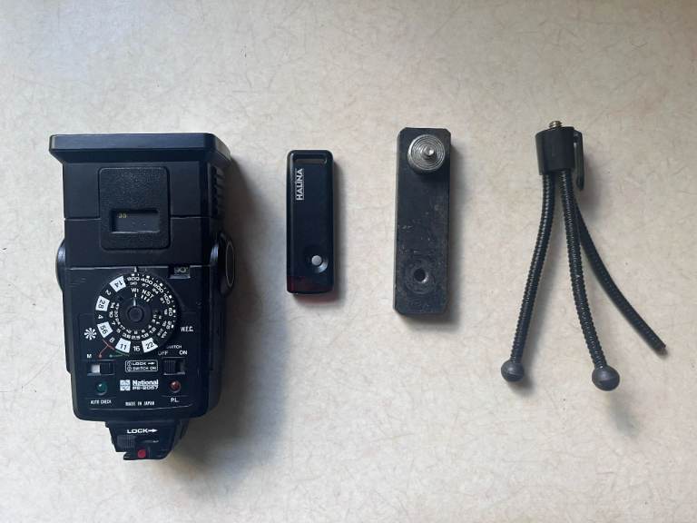Vintage National & Halina Electronic Flash Kit with Mounting Bracket & Flexible Arm
