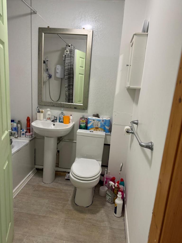 Furniture flat to share in city centre Aberdeen 