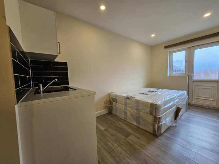BENEFITS ACCEPTED - Studio Flat Available in Southall Ealing UB2