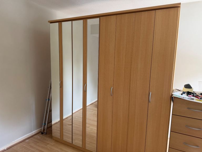 Double mirrored wardrobe and chest of drawers 