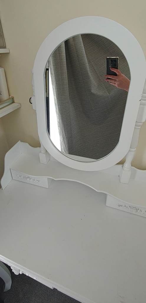 Dressing table 