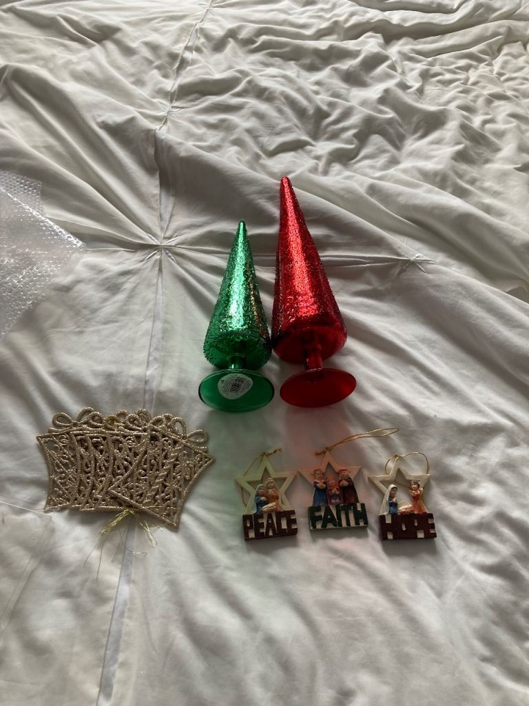 Lovely Bundle of Christmas Decorations – Good Condition
