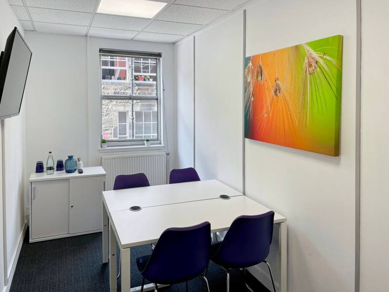 Edinburgh - EH2 3ES \ Compact Office for Rent for 1 Person