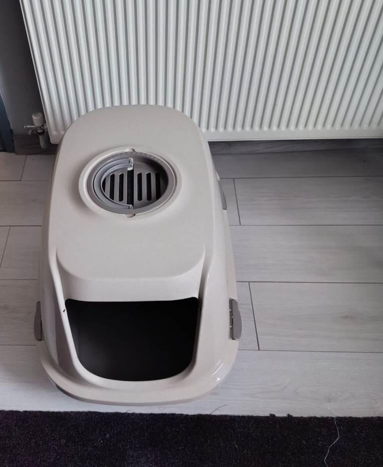 Savic Leo Hooded Cat Litter Tray, Grey.