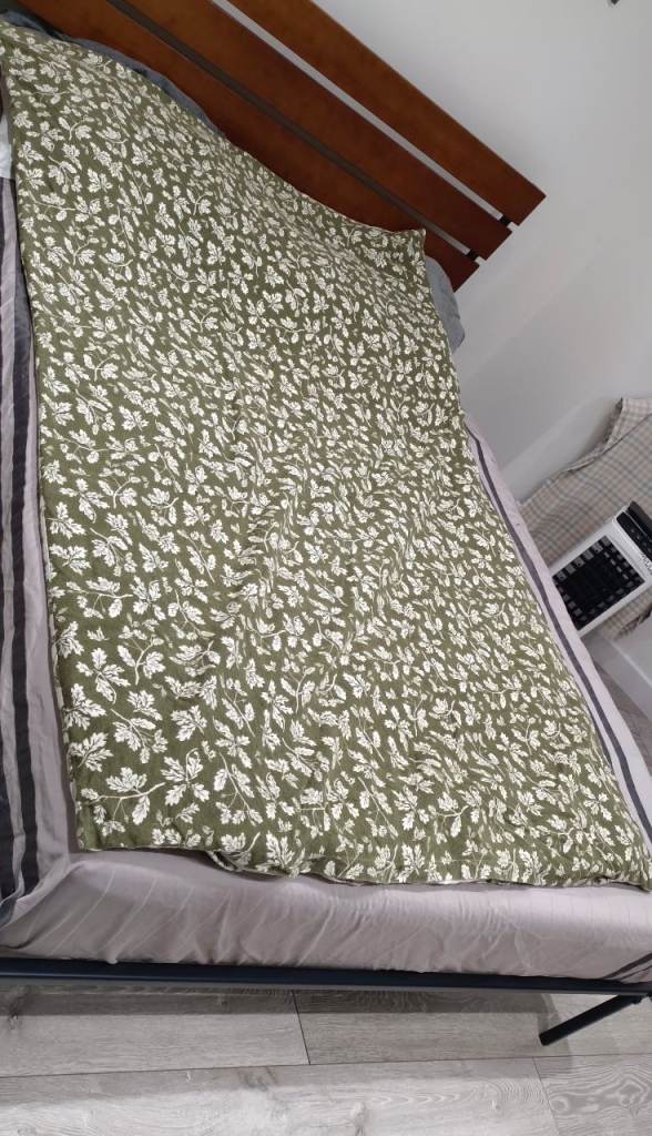 Single bed duvet with duvet cover (free)