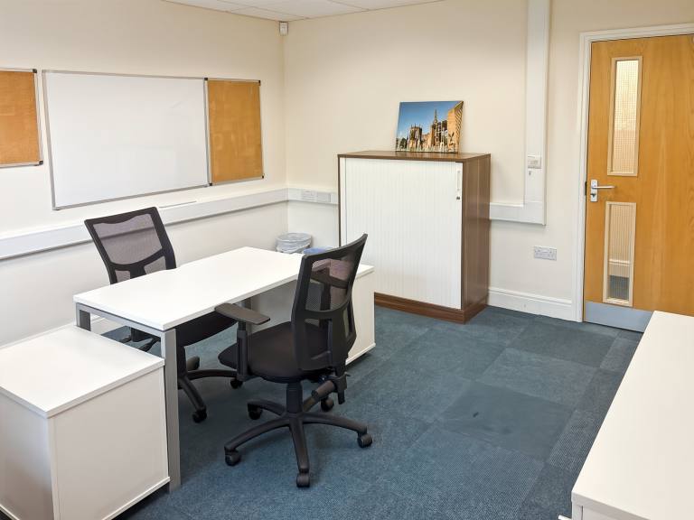 Coventry - CV1 2AQ \ Office Space for Rent - 1 Desk Available