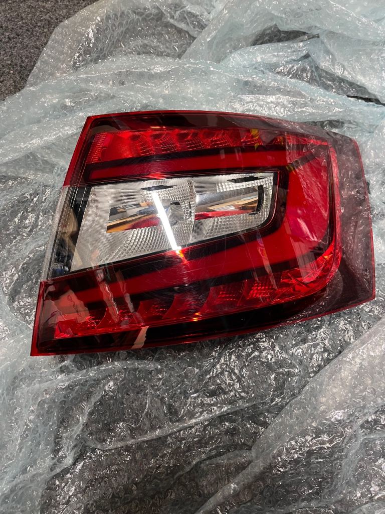 SKODA Octavia rear offside ( r/h rear) lamp unit 