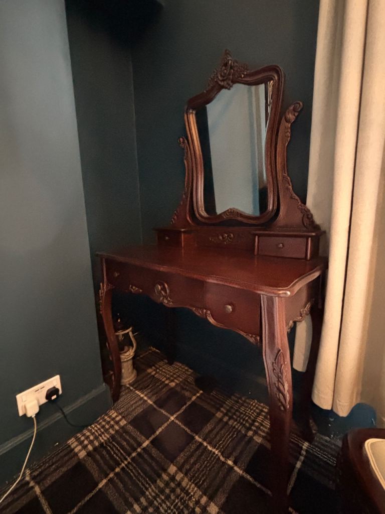 Vintage Style Dressing Table with Matching Stool and Mirror