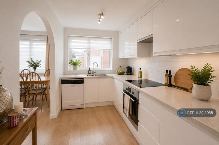 4 bedroom house in Frating Crescent, Woodford Green, IG8 (4 bed) (#2915955)