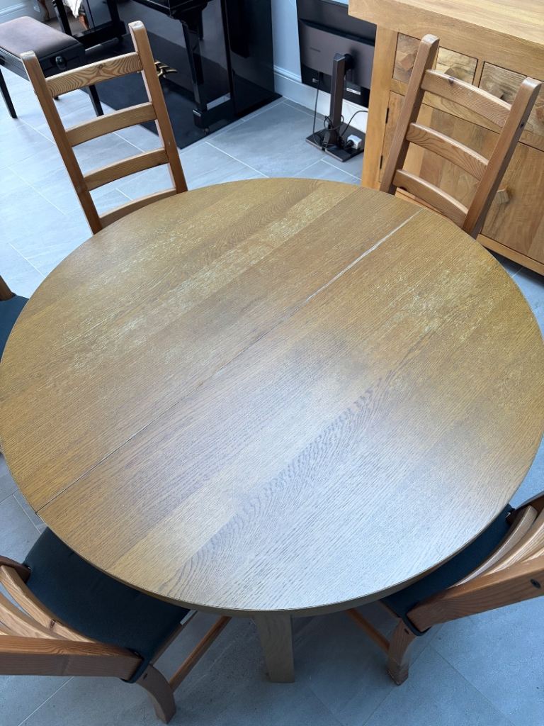 Extendable dining table with chairs (optional)
