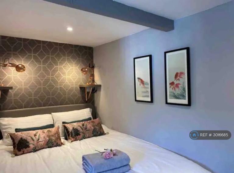 1 bedroom flat in Queens Park, Bournemouth, BH8 (1 bed) (#3016685)